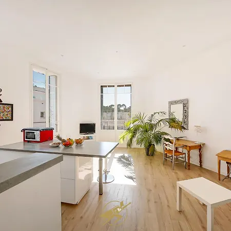 Apartment Spacieux Et Lumineux - Coeur De Quartier Gare De - Wifi Fibre Hyeres